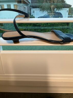 Barney if New York Blue Slide short Heel
NWOT Made in Italy Size 38